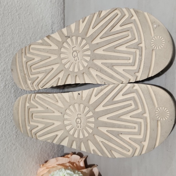 UGG Women's Goldenstar Platform Beige Sandals - Picture 9 of 16